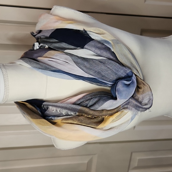 Nordstrom Accessories - Nordstrom, NWT, Women's Scarf, Approx 50 inches Length, multi color